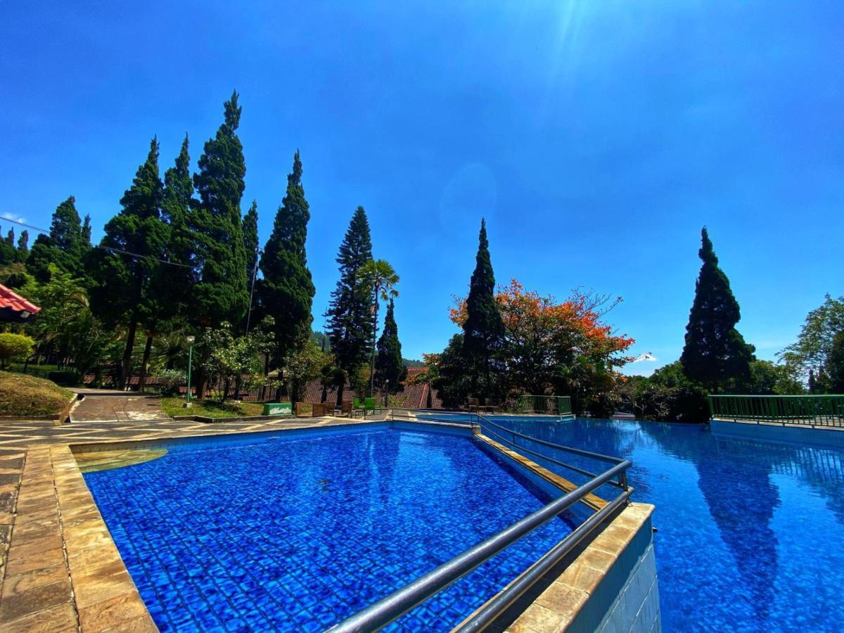 Grand Whiz Hotel Bromo Exterior photo